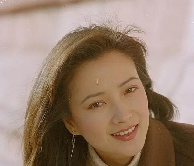 2003年,出演《大宅门1912》里面的痴情女孩杨九红.