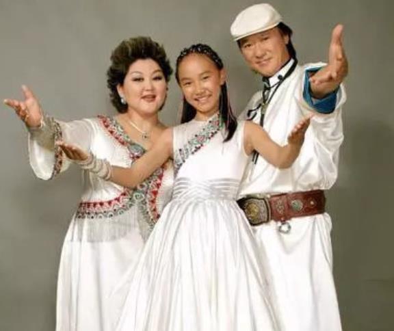 原创吉祥三宝14年后:爸爸逝世,妈妈隐退,演女儿的英格玛模样大变