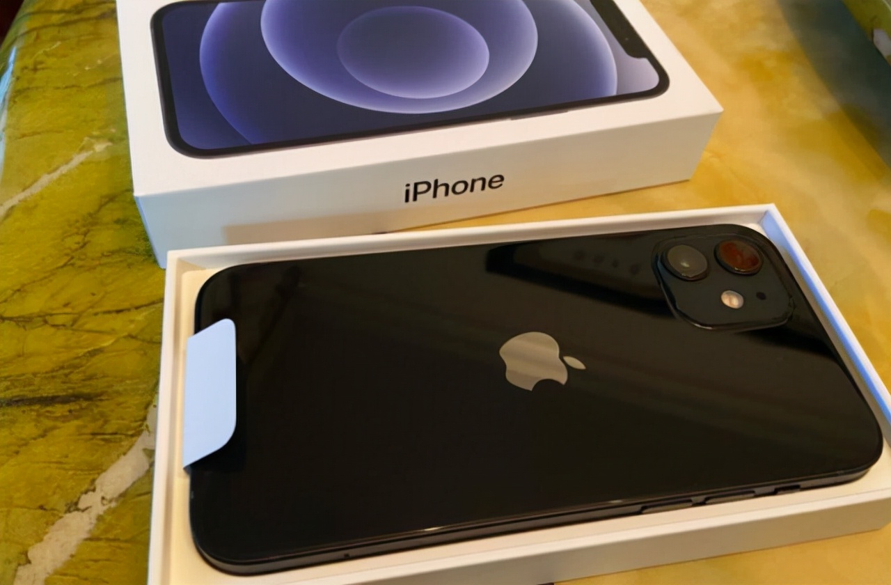 iphone12 mini和iphone12基本一样,就是屏幕变成5.4英寸.