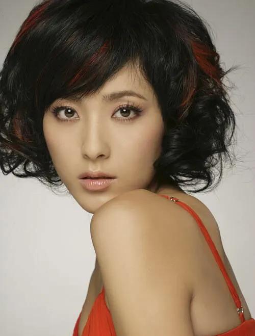 湖北十大美女明星「三」"中戏之花"曾黎之"影帝收割机