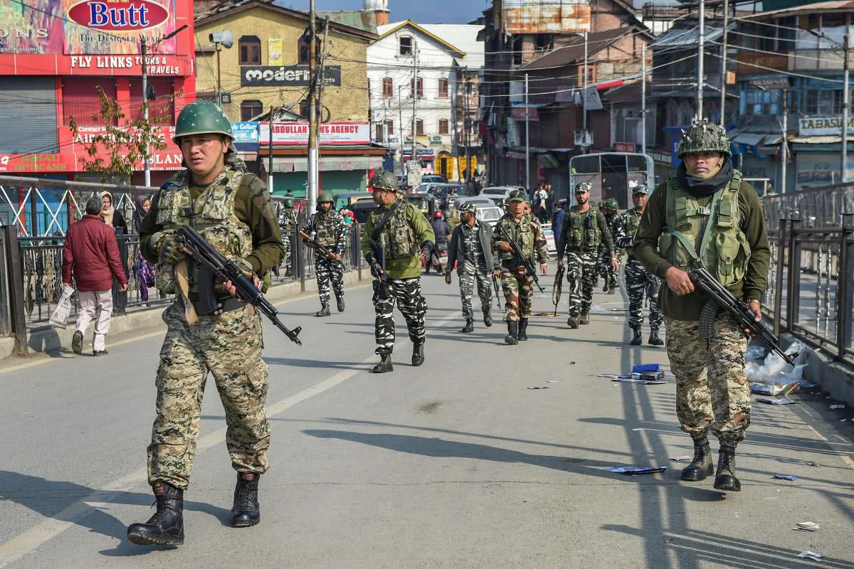印争议领土局势升温!数名士兵被击杀,莫迪连忙派出大批部队镇压