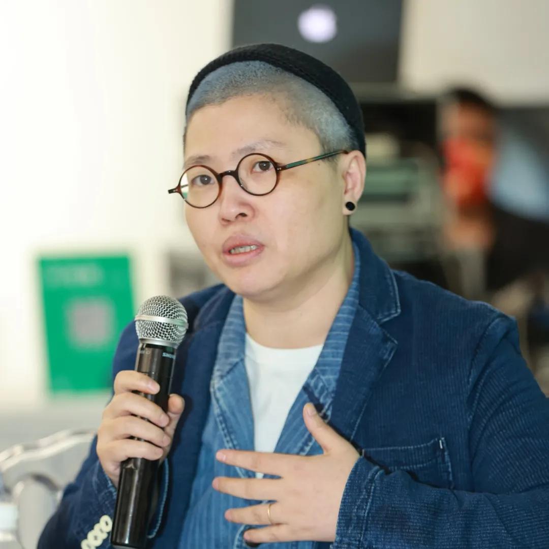 袁园犀利批评艺术家于振立与时代的共振与对立