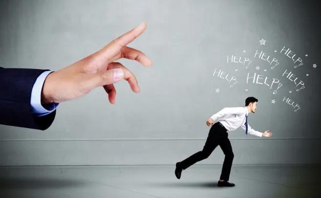 一位乘务长给孩子的忠告:"儿子,千万不要随便帮助别人