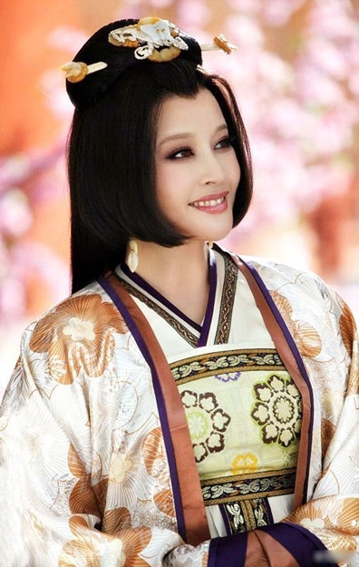 刘晓庆在美国与同龄人合影:事实证明,年龄只是个数字