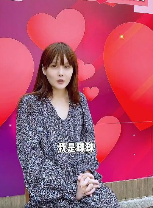 赵本山女儿球球与男友感情稳定,自曝明年将完婚,小腹