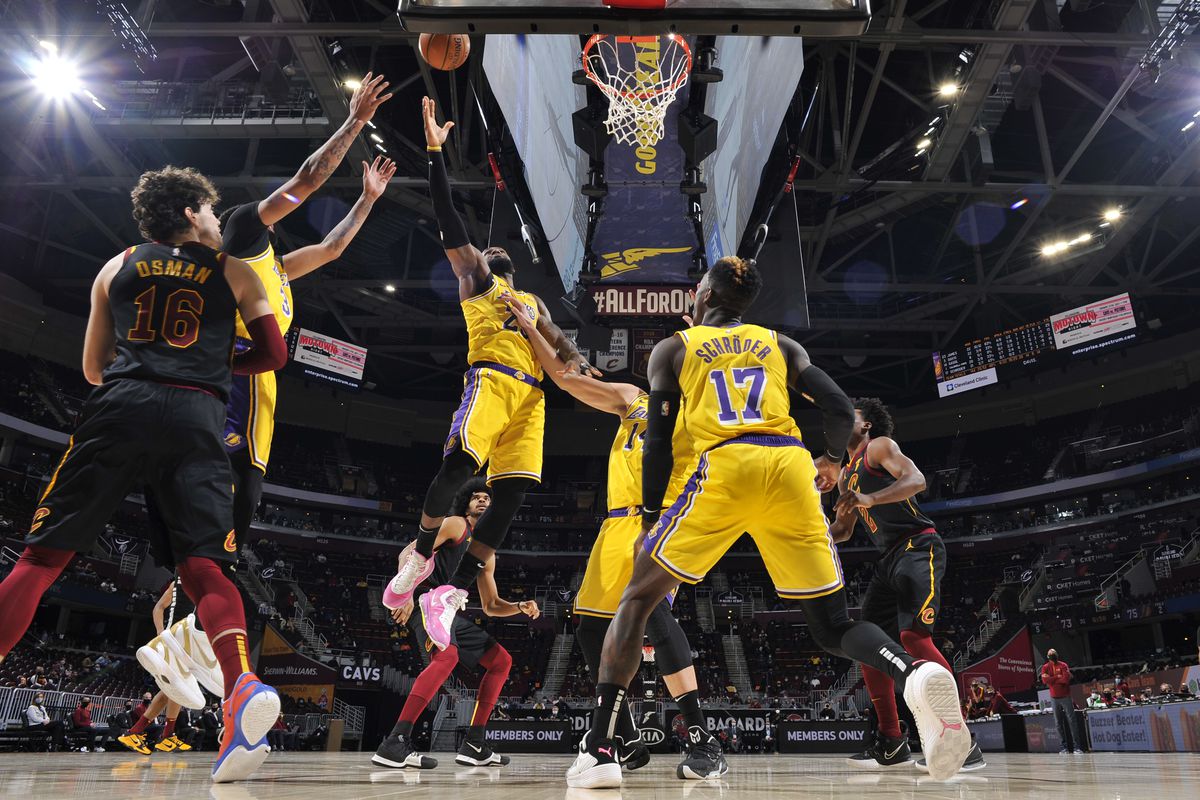 nba10月30日前瞻:利拉德pk乔治,骑士势头盛胜湖人?
