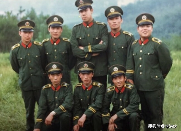 "许大马棒"秦卫东近照,一改影视剧里的魁梧模样,瘦到