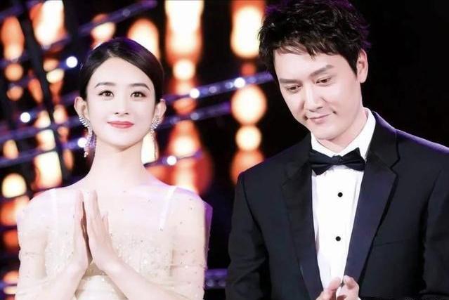 冯绍峰与儿子"想想"乘车出门,父子难得见面依依不舍,!