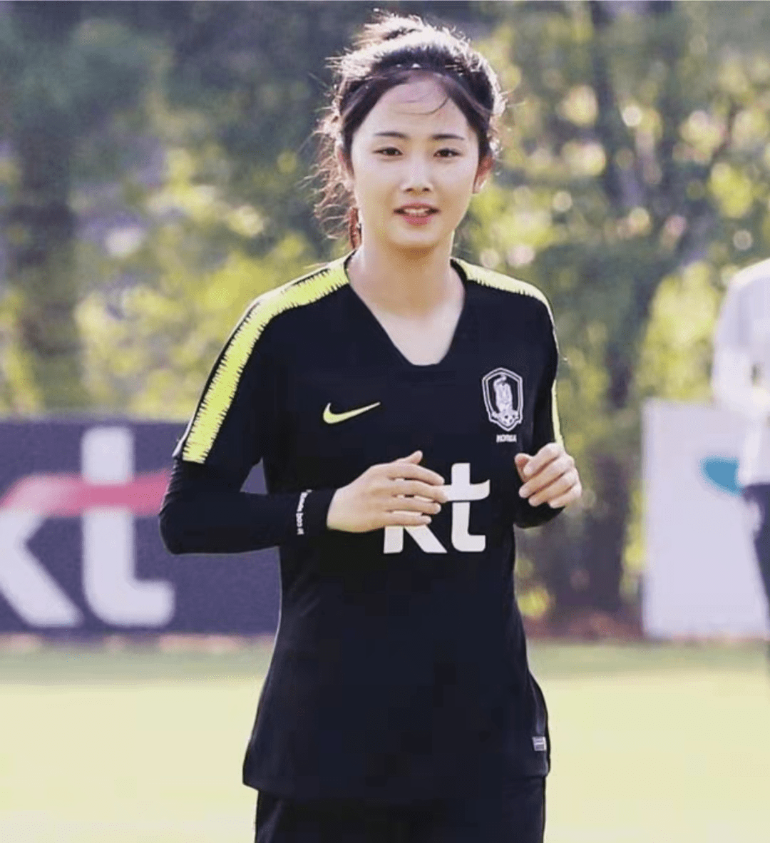 原创韩国女足美女李玟娥:长相清秀但脾气火爆,曾用手肘怒怼赵丽娜?