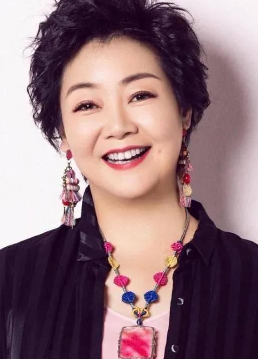 萨日娜老公花了258块钱把她娶回家婚后六年无戏拍老公养了6年