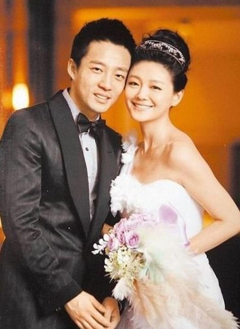 原创张雨绮的彪悍情史拒绝600万后与汪小菲分手如今袒护小8岁男友