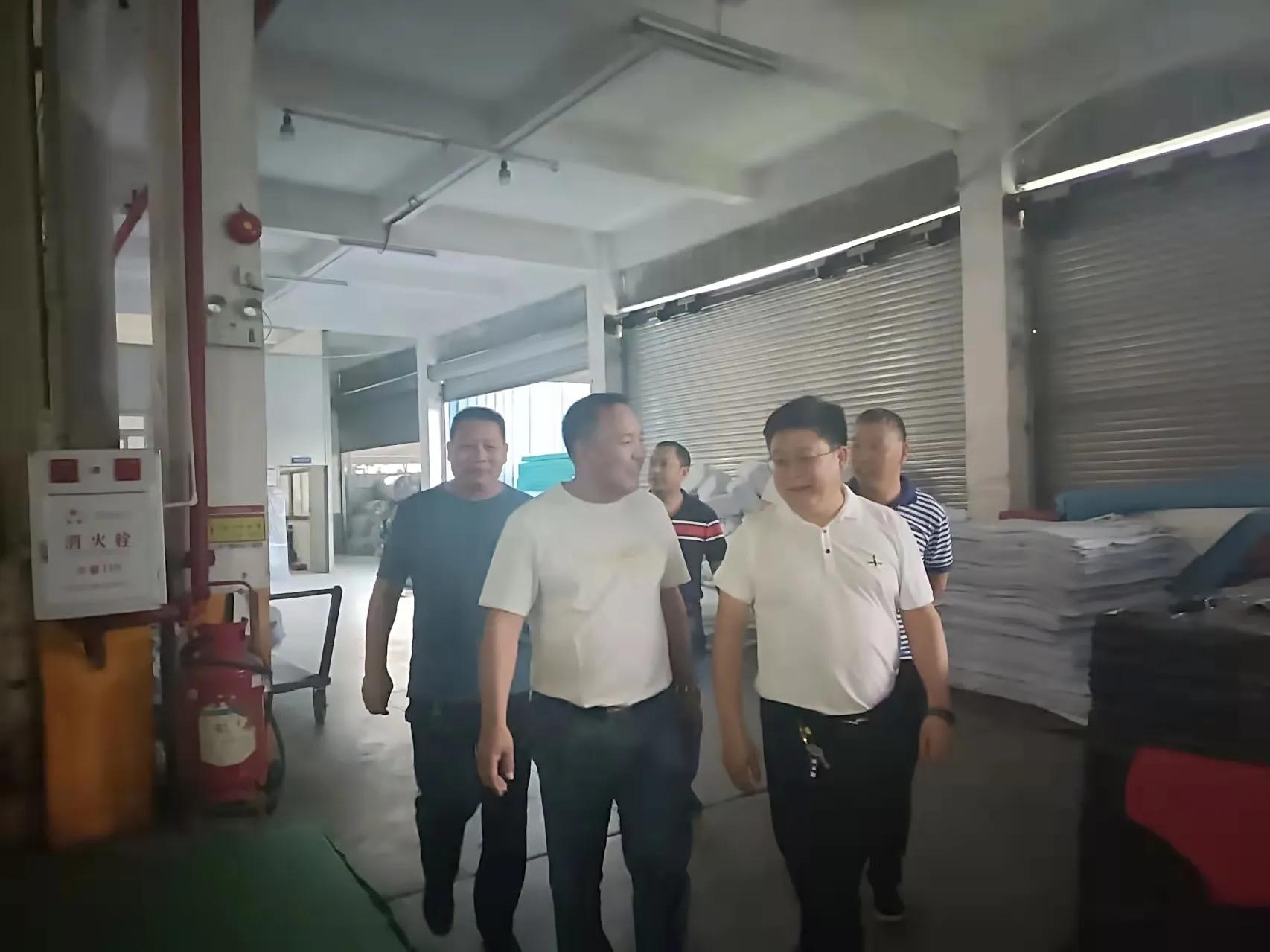 东莞市河南商会资源对接协会会长刘全贵走访执行会长企业同亿橡塑