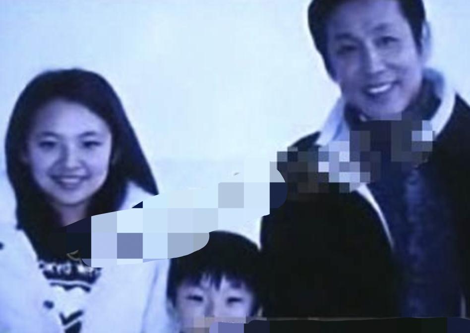 陈格是陈道明与杜宪的女儿,当年陈格刚出生时陈道明出演的电影《末代