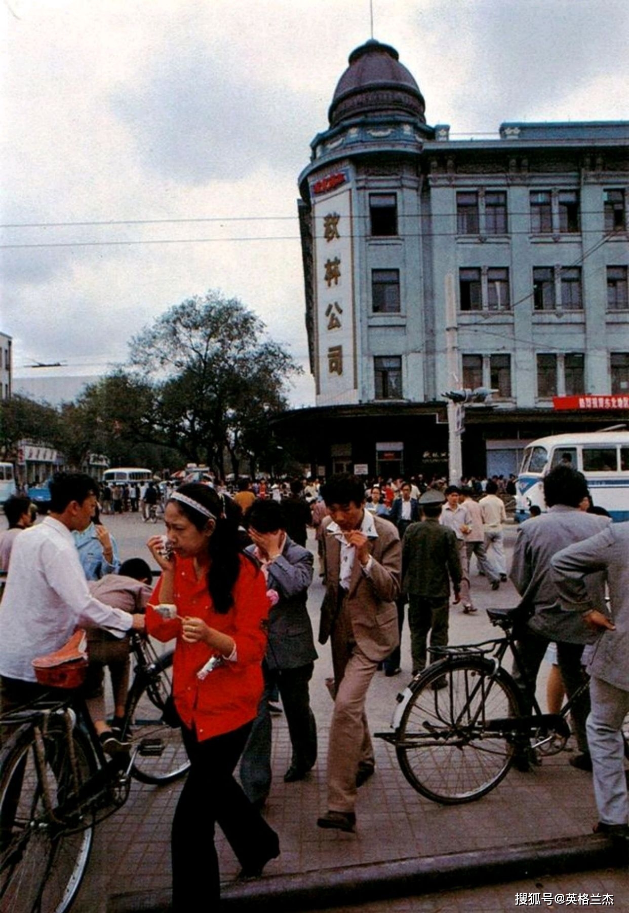 原创80年代哈尔滨老照片难得一见的城市风光生活场景你见过吗