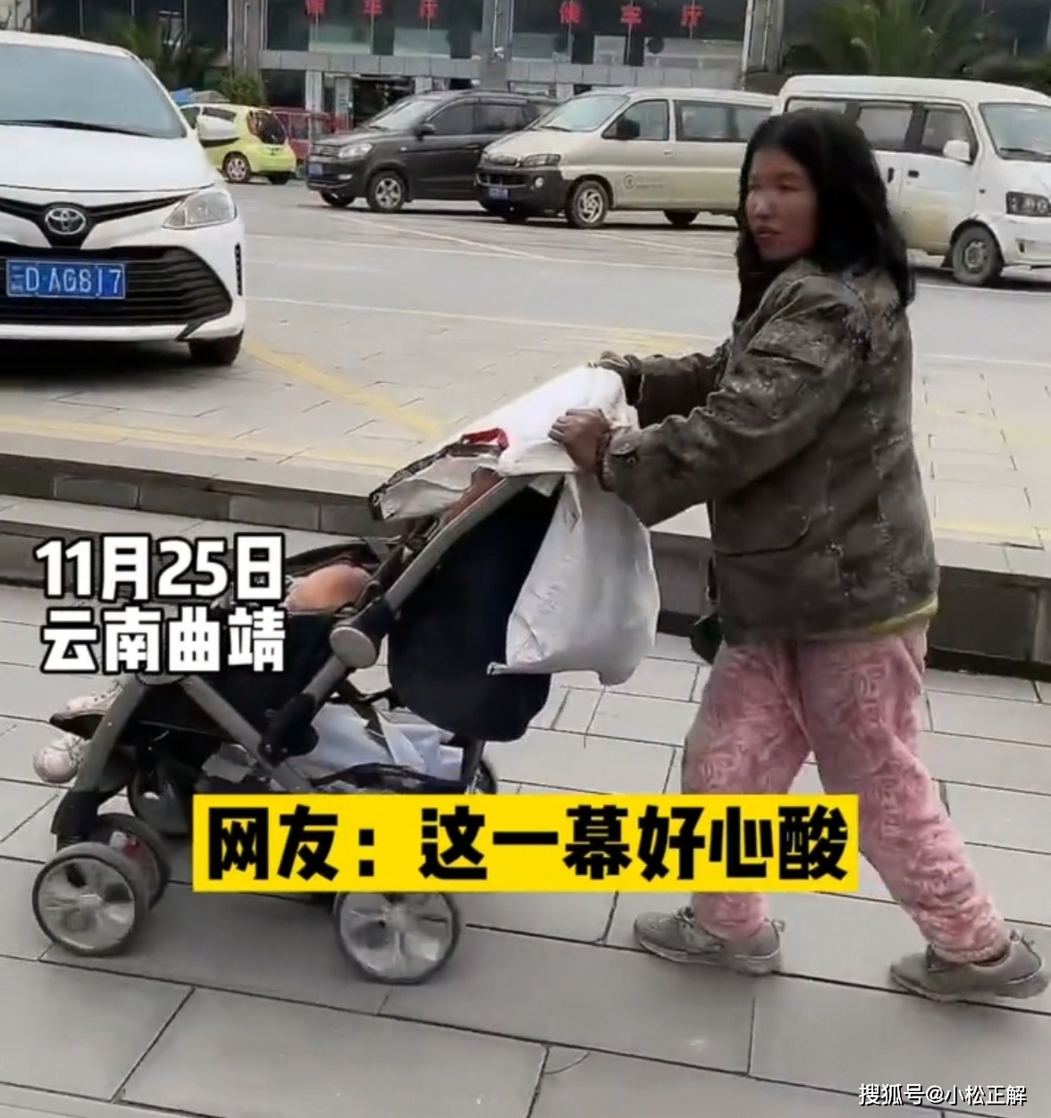 云南:天冷了,一位年轻妈妈带孩子流浪街头被冻得瑟瑟