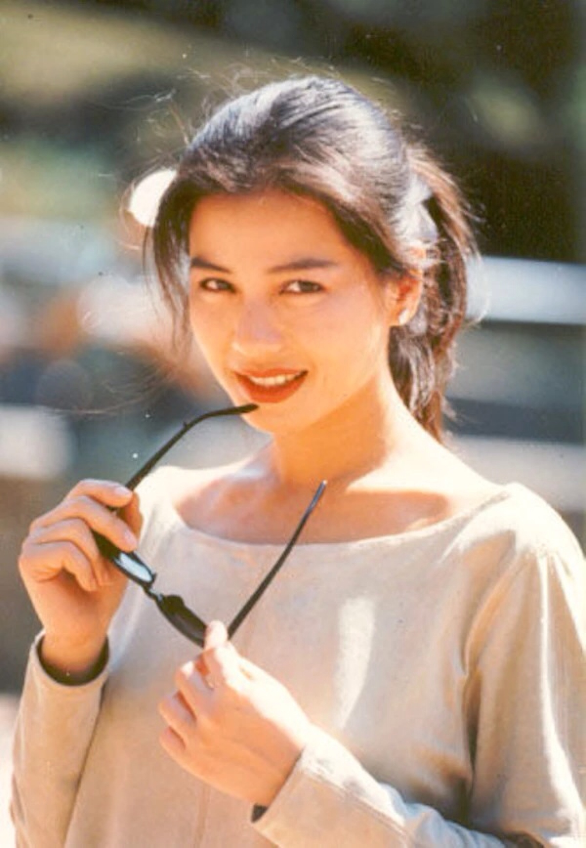 61岁钟楚红和63岁胡慧中比美,不老女神和64岁的林青霞一样漂亮!