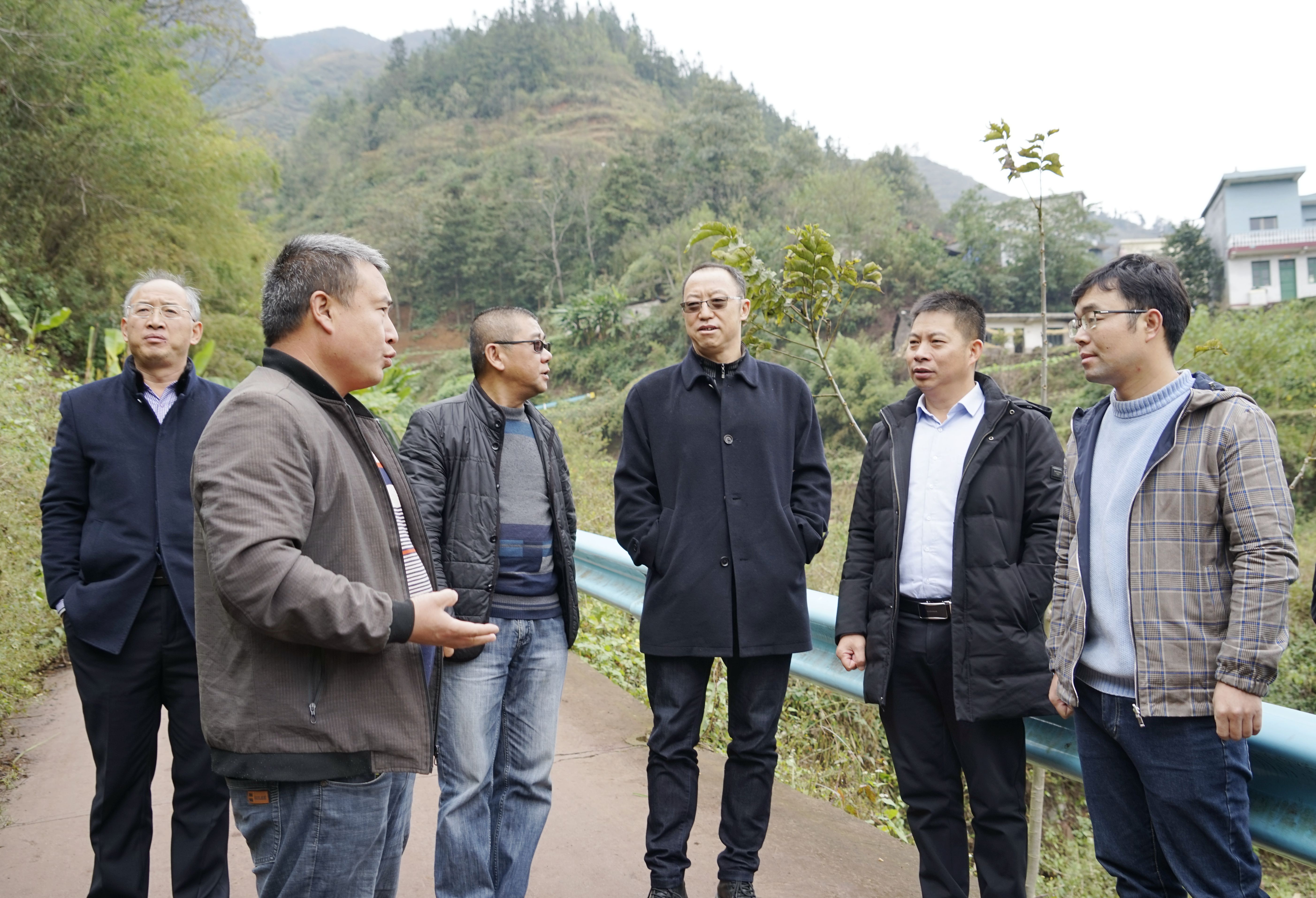 盘江集团领导到盘州市柏果镇煤炭沟村考察调研乡村振兴