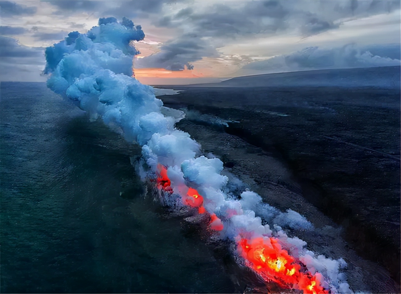 水火不容,那么海底的火山爆发,海水为什么浇不熄灭呢?