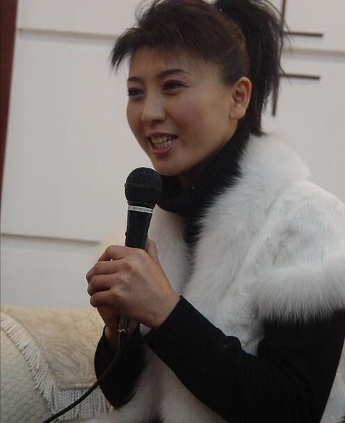 演员闫学晶:离婚后依然孝顺前公婆,把儿媳妇当闺女