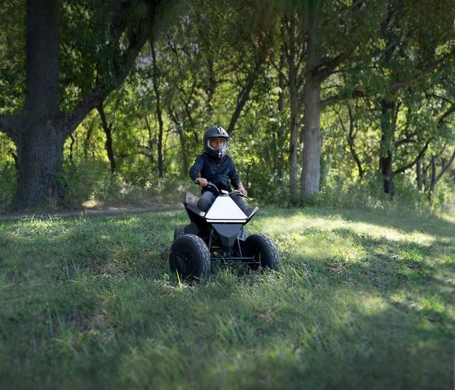 尽管价格不菲,但这款高仿"cyberquad"的儿童玩具车只用了短短一天
