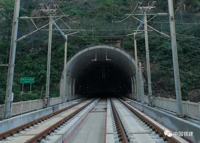 新建西安至成都客运专线秦岭天华山隧道