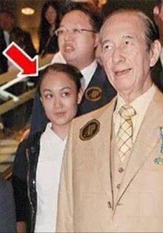相貌平平的女护工邓咏诗,拿赌王1亿资产却嫁给初恋,手段太高明_何鸿燊