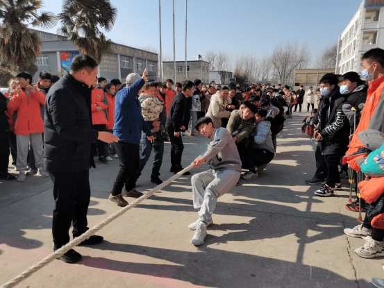 怀远县双沟初级中学举行"庆元旦·迎新年"拔河比赛_校园_意识_激情