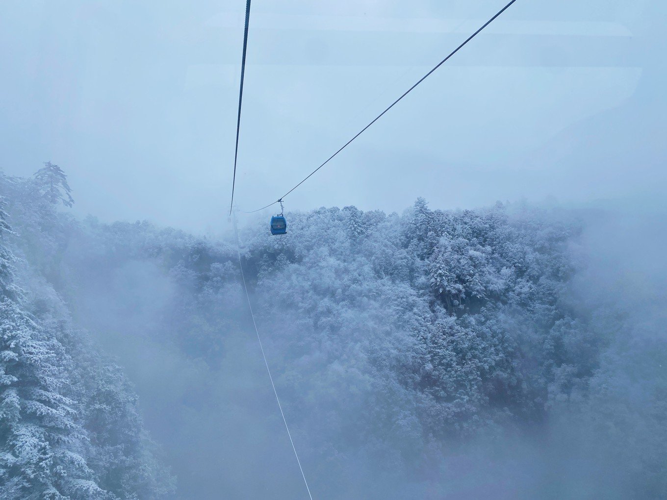 贡嘎神山下的祈祷,冰雪中的王岗坪_景区_雪山_众人