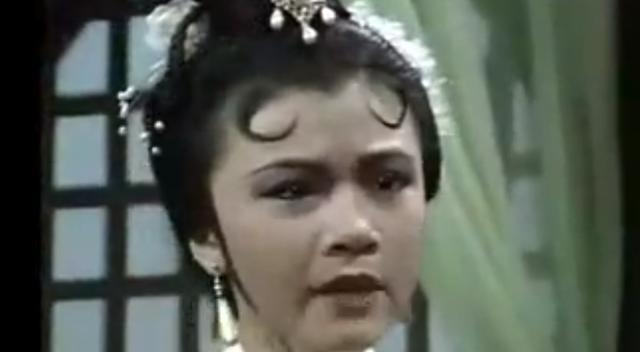 紫云(马丽莉饰)紫云(马丽莉饰)紫云是紫花的姐姐,也是一个女鬼,但是较