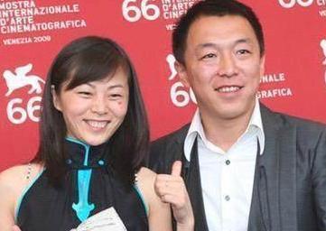 黄渤"隐藏"13年的老婆,竟然是我们熟悉的她,难怪看不
