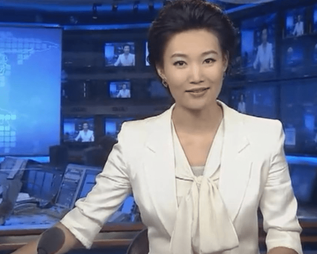 她是央视主持人李梓萌原来是个假名字一直骗了我们这么久