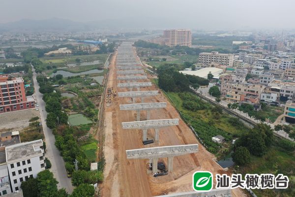 与联泰集团一同投资建设,中铁大桥局和达濠市政建设有限公司负责施工