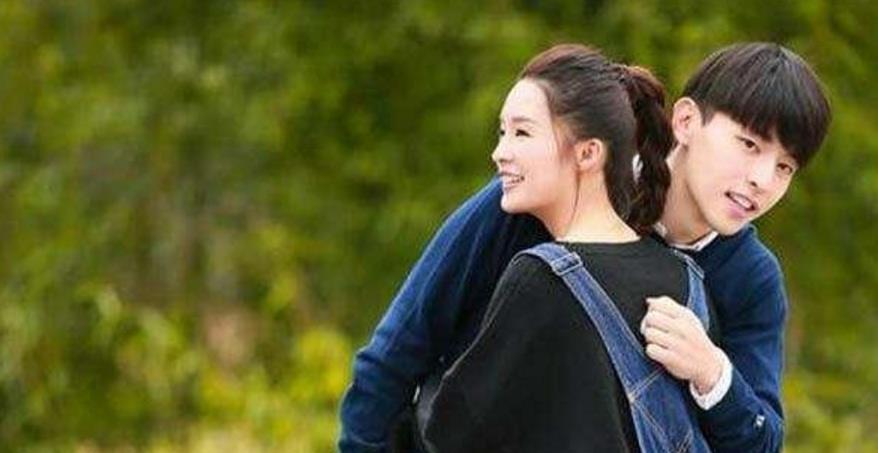 原创靳东高露挽手依偎哪有已婚人士的分寸感亲昵细节往往见端倪