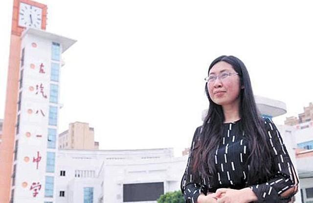 作为女儿的谭君子也继续带着父亲对自己的希冀,每天都勤奋地学习.