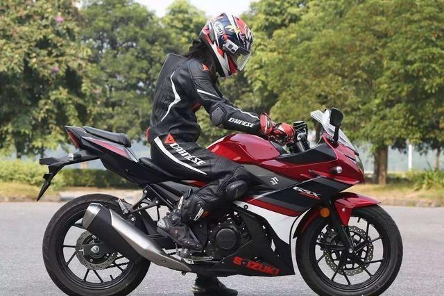 豪爵铃木gsx250r和豪爵铃木dl250怎么选看看网友支招