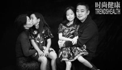 刘国梁与家人写真曝光老婆大气优雅双胞胎女儿一动一静很吸睛