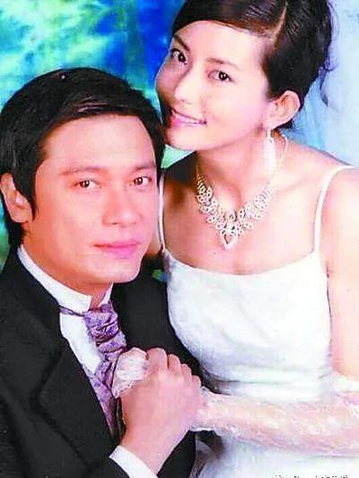 毕业后,李钰也到剧组跑龙套,寻求发展的机会,当时的李冰冰已经成为