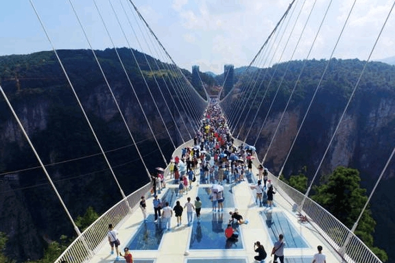 中国造价最贵的一座玻璃桥,据说花了2.6亿元,是真的吗?