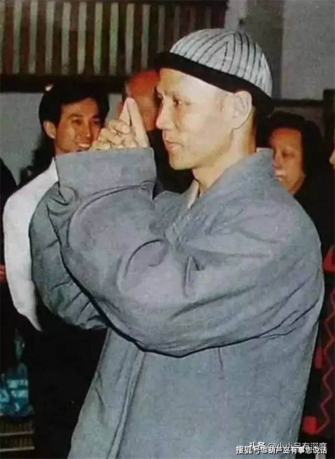都说,最高明的归宿,莫过于在功绩昭著之际,及时抽身而退.