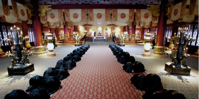 图片:大臣们跪下剧照2,愈发成为"卑微"的代名词跪拜的礼节没有改变