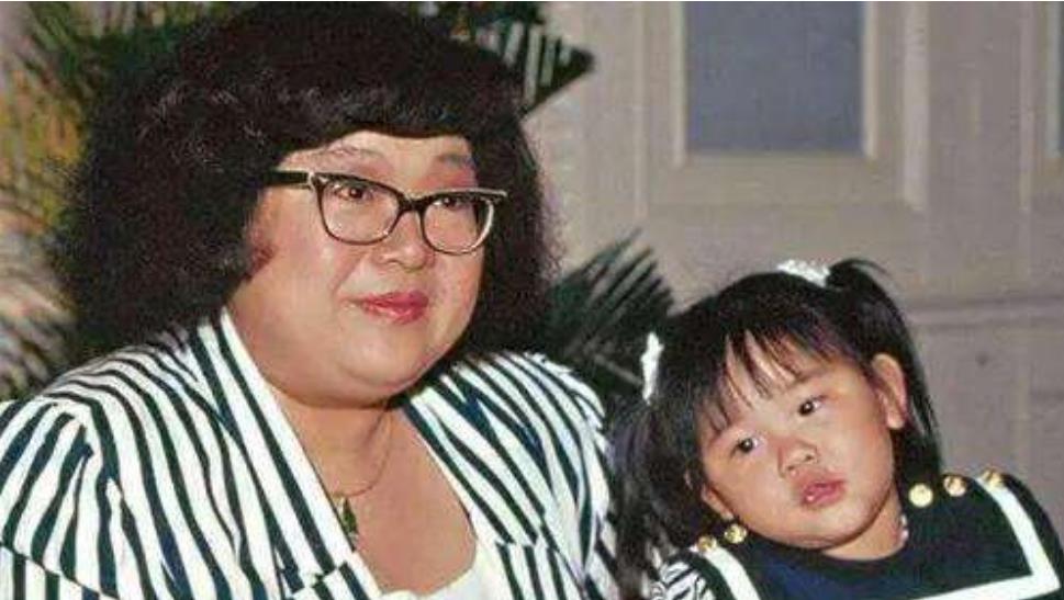 同样是郑少秋基因把沈殿霞和官晶华的女儿一对比差距就出来了