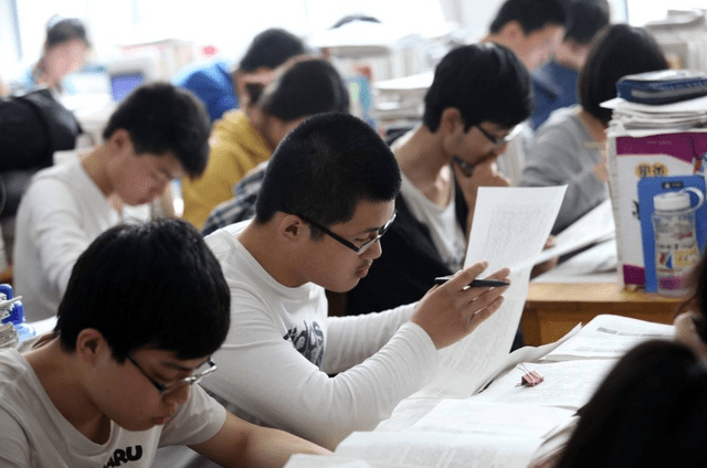 因此学生在取档案时,必须检查学籍证明是否存在,不然大学正常入学流程