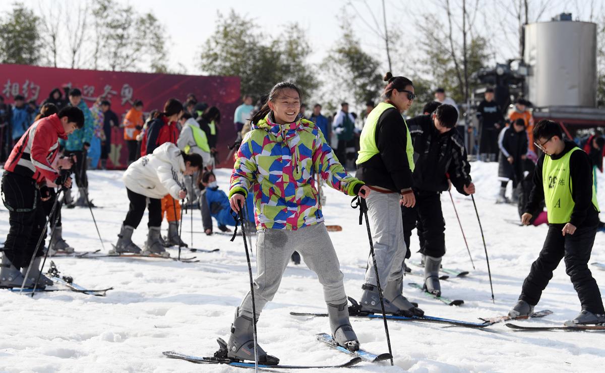 盐城阜宁金沙湖冰雪场,徐州督公山滑雪场,淮安盱眙铁山寺滑雪场……在