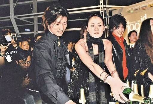 原创谢霆锋终于不藏着掖着大方坦诚和王菲恋情10个字让人扛不住