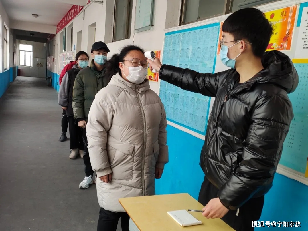 【平安校园】宁阳二中开展春季开学疫情防控演练_工作_教室_场景