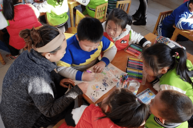 奶奶带孙子玩出超强专注力,连幼儿园老师都夸赞,道出2点经验