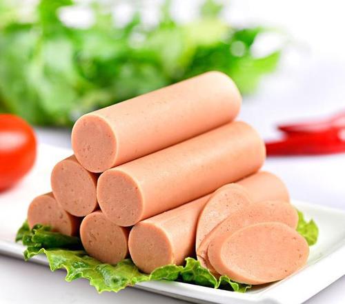 我提到火腿肠的两端是用铝圈固定的,但实际上两个铝圈下面有一个小