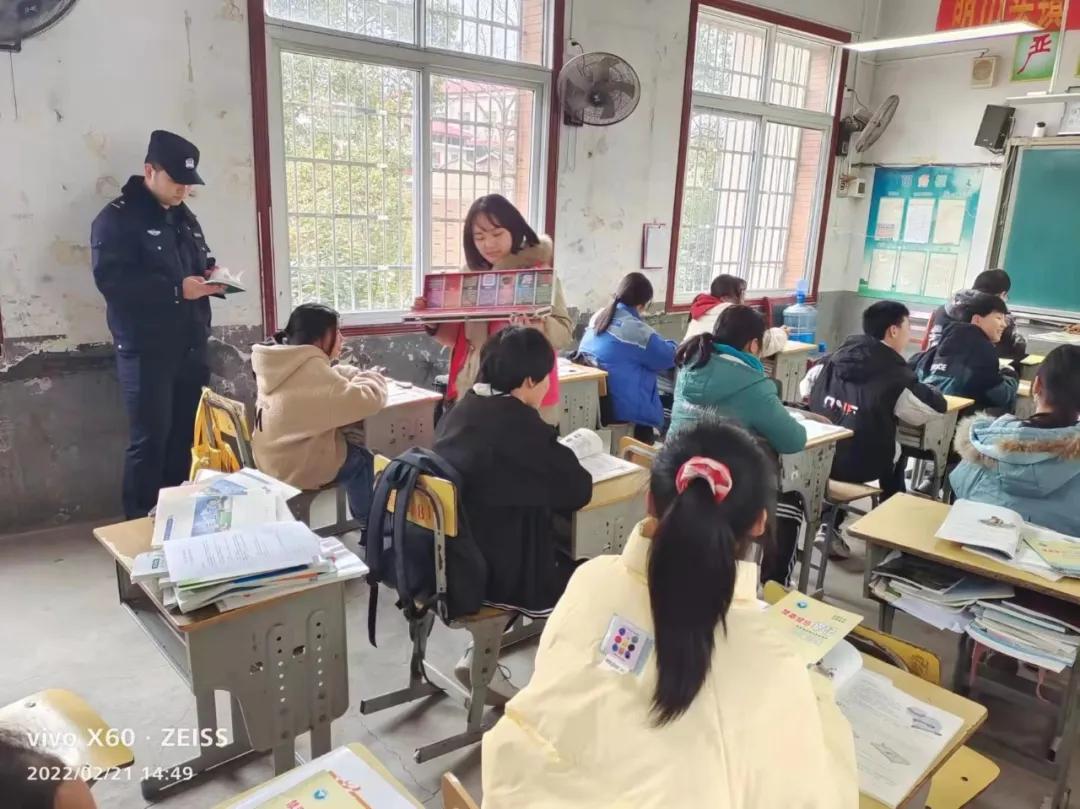 南县明山头镇开展禁毒"开学第一课"活动_宣传_毒品_进校园