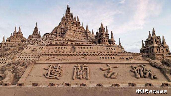楼兰古城位于若羌县罗布泊的西岸,素有沙漠中的"庞贝"之称.