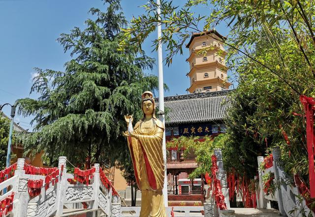 洛阳这个寺院,因皇帝而改名,就在伊川_万寿寺_院落